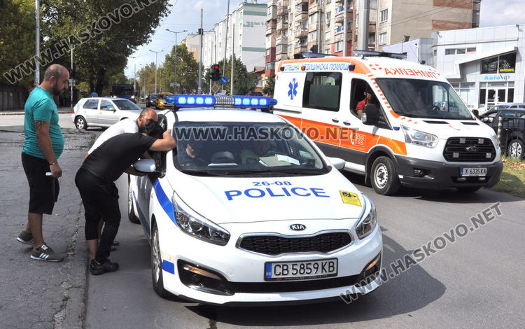 Английско  BMWс десен волан се заби в  стълб на бул. „В.Левски“