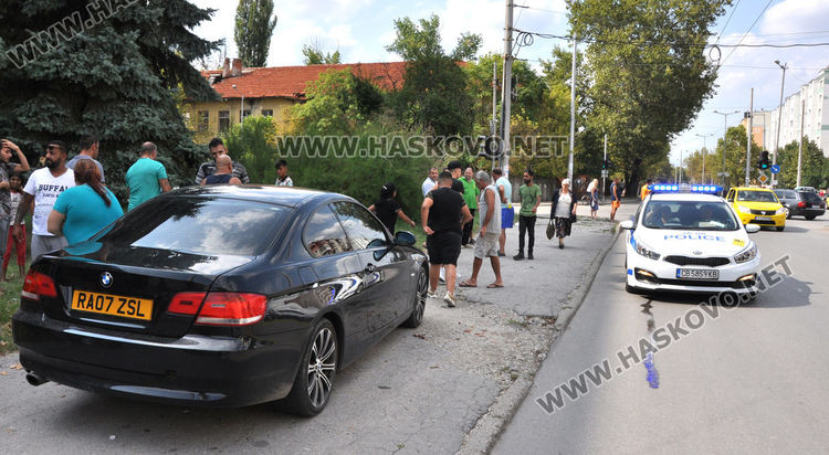 Английско  BMWс десен волан се заби в  стълб на бул. „В.Левски“