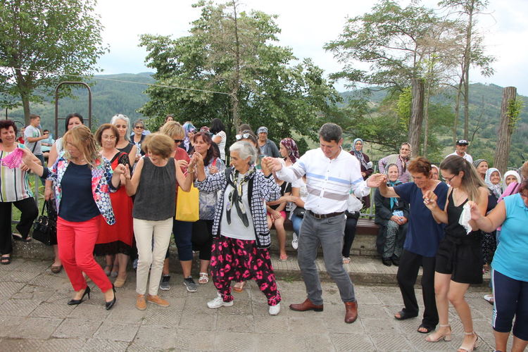 Кръшни хора се извиха на селищния празник в Боровица