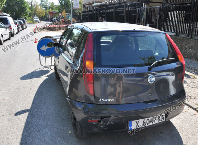 Шофьорка на Мазда се заби във Фиат до Захарна фабрика, мъж е в болница