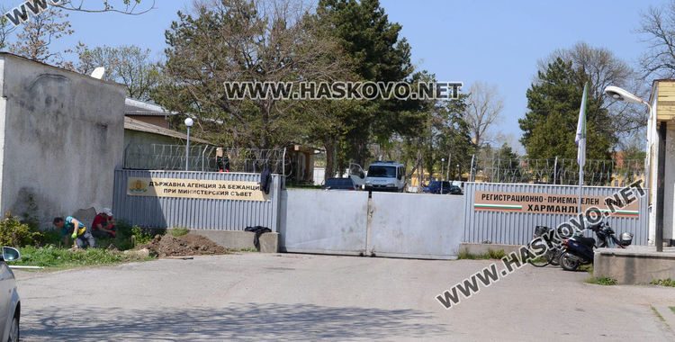 Тийнейджър с малария в лагера в Харманли