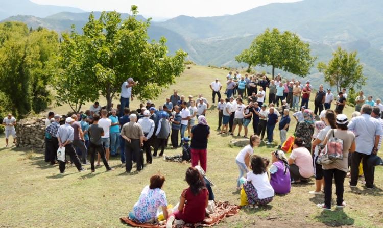 Мюсюлмани се събраха на молебен в местността „Асар кая“