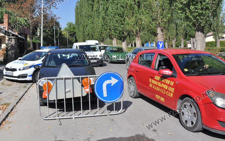 Шофьорка на Мазда се заби във Фиат до Захарна фабрика, мъж е в болница