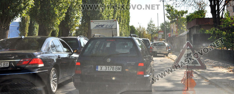 Шофьорка на Мазда се заби във Фиат до Захарна фабрика, мъж е в болница