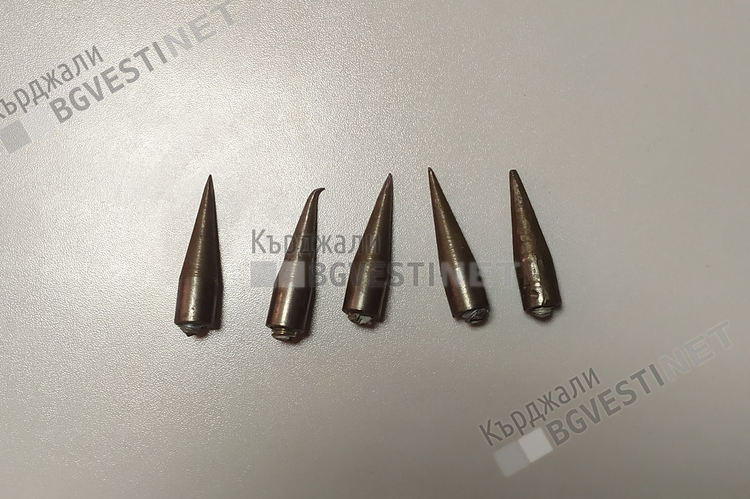 Кърджалиец поставя „вълчи зъби” на детска площадка, пречат му деца играещи с топка