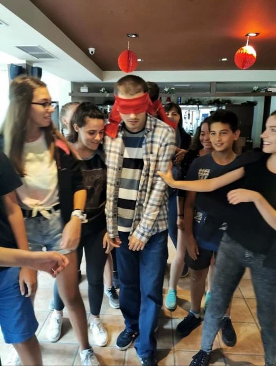 55 младежи от страната "бориха" насилието чрез сетивен театър "Лабиринт"