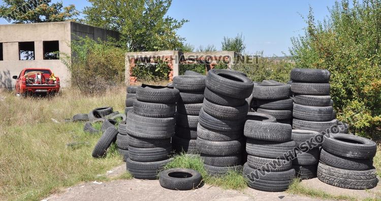 Пожар пламна в хасковските гробища и стигна до сметището с гуми в ТЕЦ-а