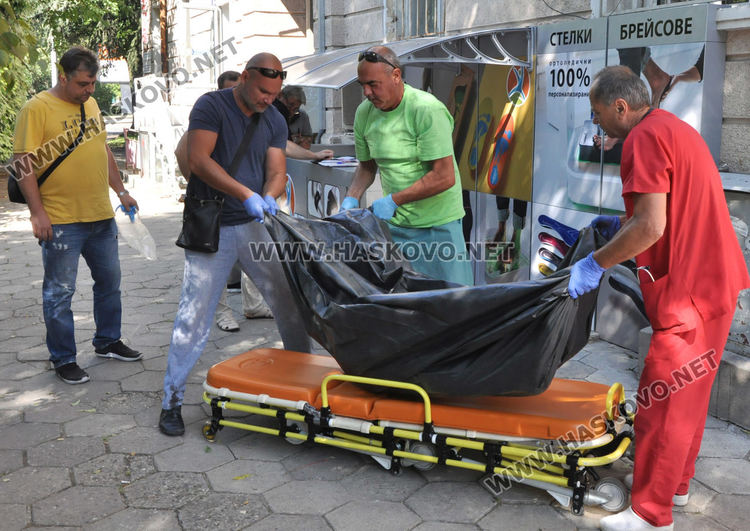 Вдигнаха труп на мъж от центъра на Хасково