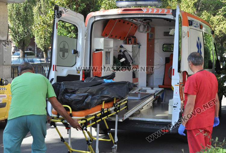 Вдигнаха труп на мъж от центъра на Хасково