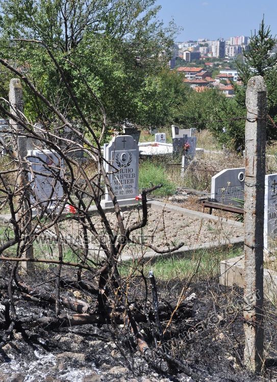 Пожар пламна в хасковските гробища и стигна до сметището с гуми в ТЕЦ-а