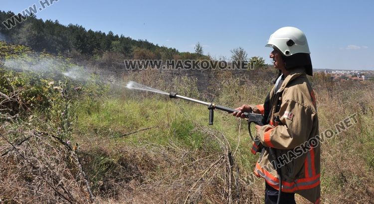 Пожар пламна в хасковските гробища и стигна до сметището с гуми в ТЕЦ-а