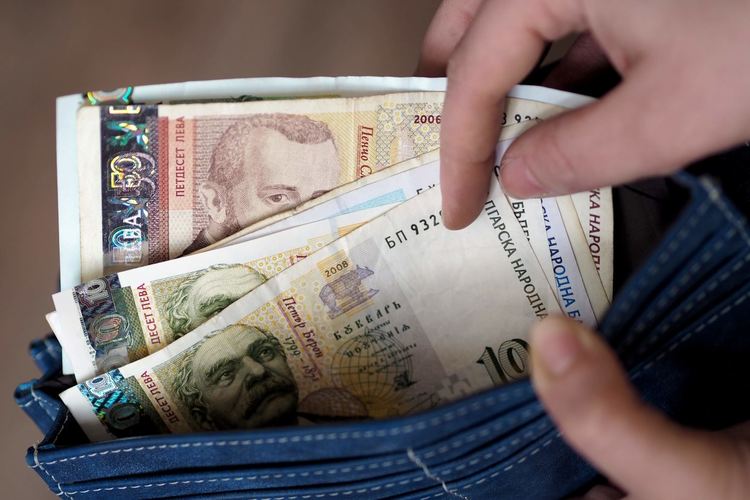 Банките няма да увеличават лихвите за закъсали клиенти