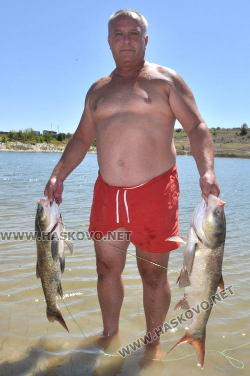 Летен релакс на "Сивата вода" - риболов, къпане и тест за лодки