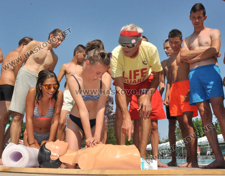 Младежи от 5 държави в обучение по водно спасяване и първа помощ