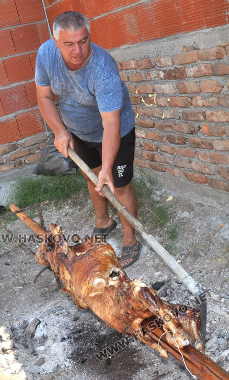 Чеверме и курбан в Тракиец за освещаването на новия заслон край аязмото