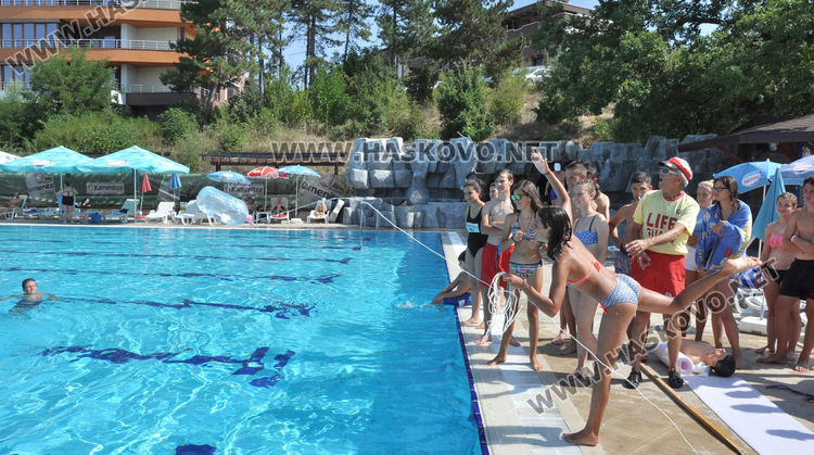 Младежи от 5 държави в обучение по водно спасяване и първа помощ