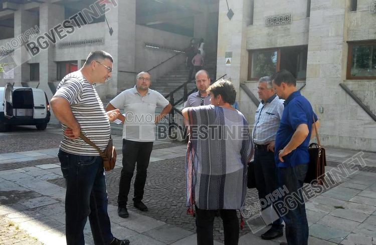 Зам.-кметът на Община Смолян Марияна Цекова внесе петиция от кметовете на общината, настояват за отпадане на ограниченията, които според тях са безсмислени