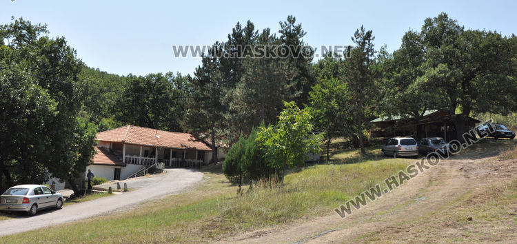 Чеверме и курбан в Тракиец за освещаването на новия заслон край аязмото