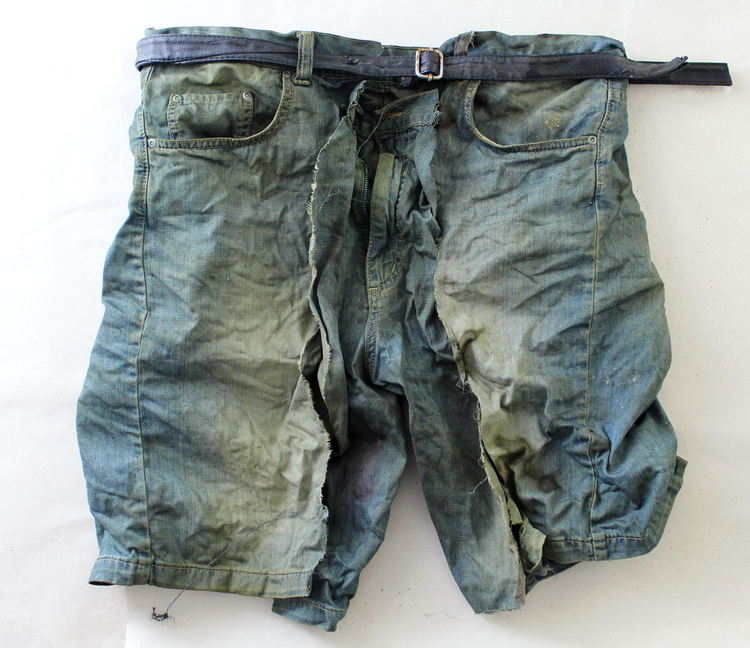 МВР пусна снимки на дрехите, открити край Негован