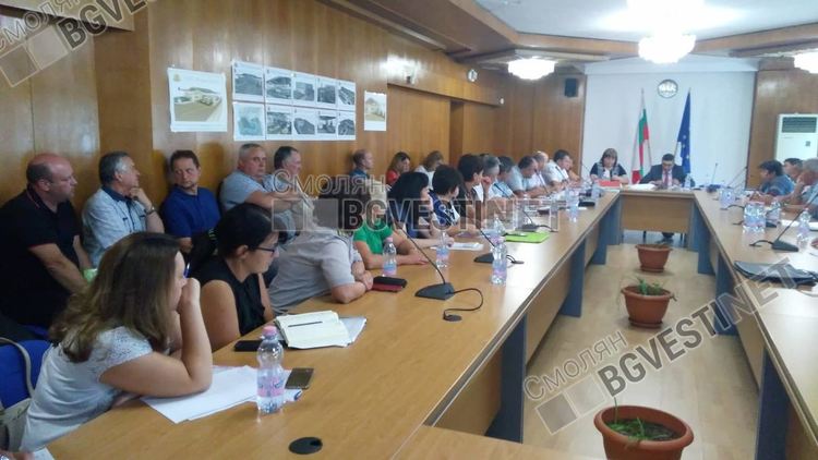 Кметове в община Смолян скочиха срещу ограниченията заради африканска чума, искат падане на забраните