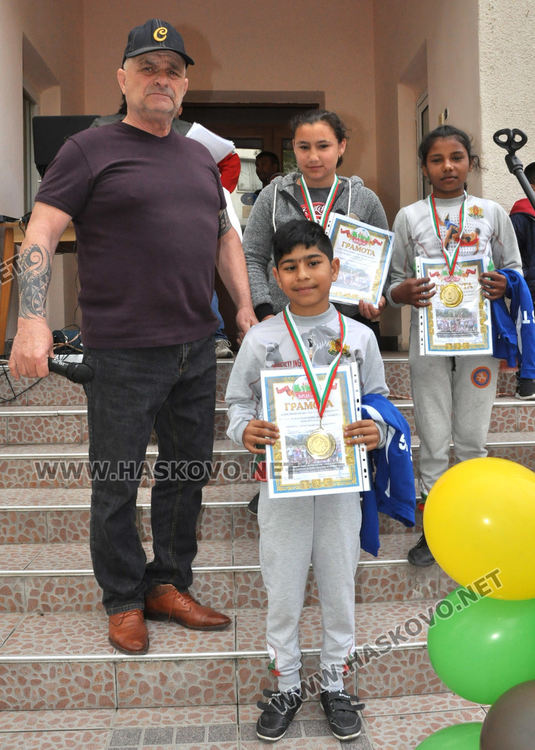 Шампиони по борба от Симеоновград продължават развитие в Спортното в Хасково