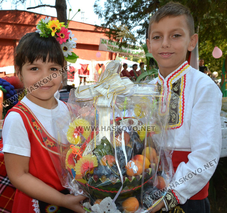 Тикви по около метър показаха във фестивала на плодородието в Крум