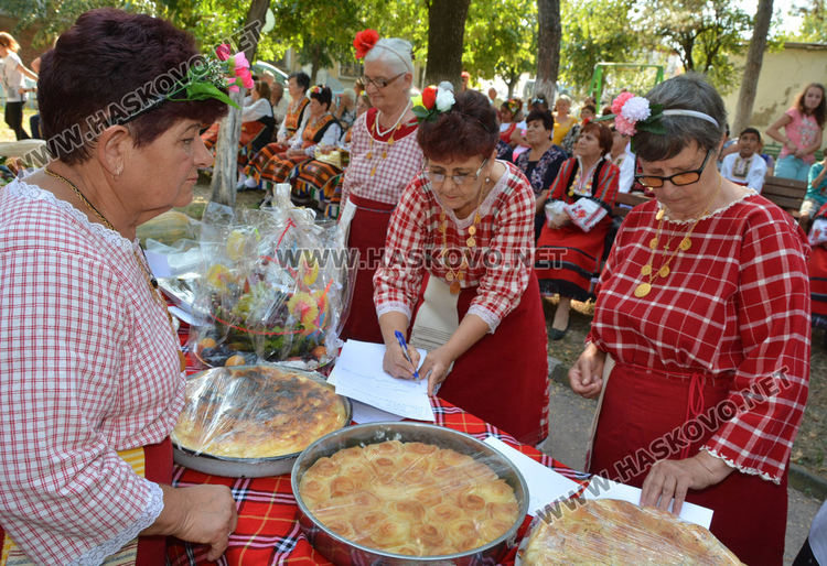 Тикви по около метър показаха във фестивала на плодородието в Крум