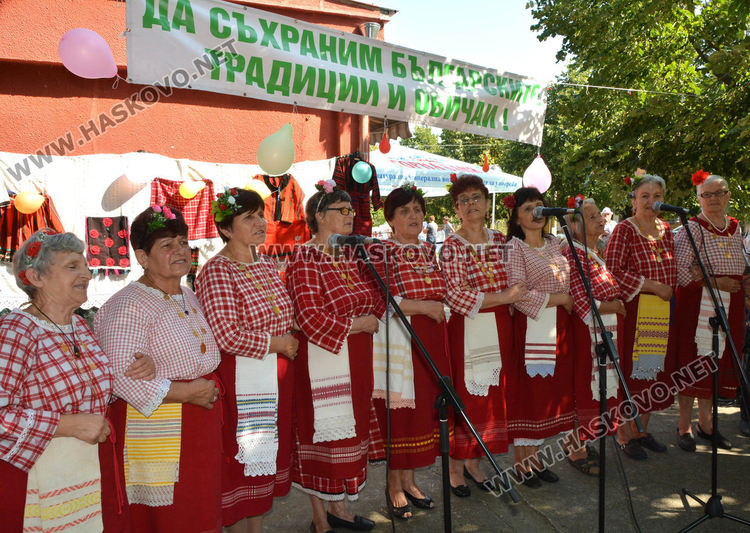Тикви по около метър показаха във фестивала на плодородието в Крум