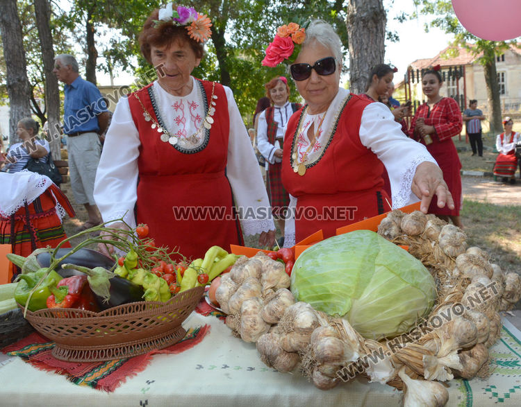 Тикви по около метър показаха във фестивала на плодородието в Крум
