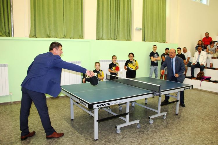 Демонстративна игра по тенис на маса между кмет и търговско аташе
