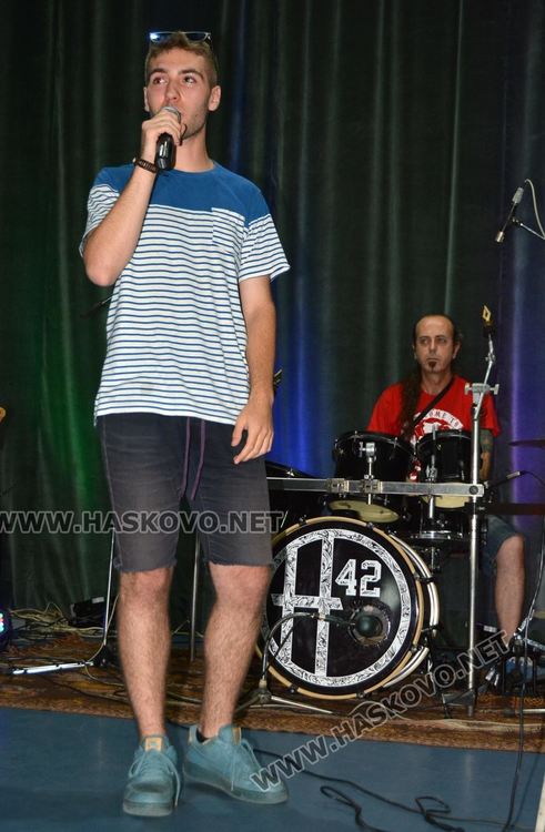 13 солисти и 6 групи в първия Младежки поп-рок фестивал в Хасково