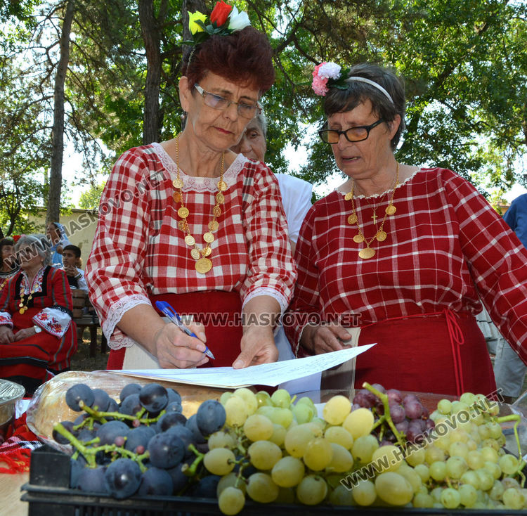 Тикви по около метър показаха във фестивала на плодородието в Крум