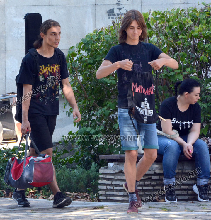 13 солисти и 6 групи в първия Младежки поп-рок фестивал в Хасково