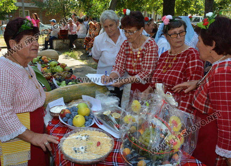 Тикви по около метър показаха във фестивала на плодородието в Крум