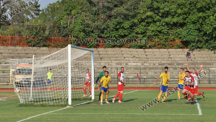 ФК „Хасково” разби „Димитровград” с 4:1, Шекеров с червен картон