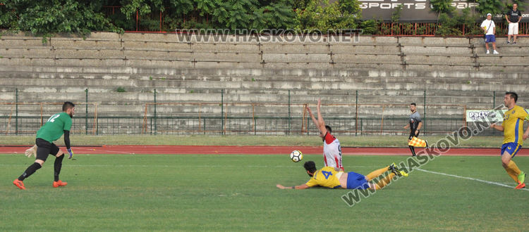 ФК „Хасково” разби „Димитровград” с 4:1, Шекеров с червен картон