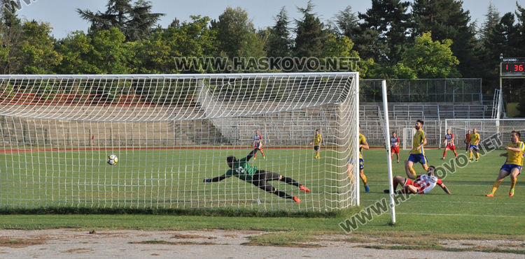 ФК „Хасково” разби „Димитровград” с 4:1, Шекеров с червен картон