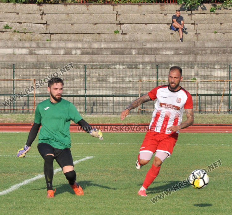 ФК „Хасково” разби „Димитровград” с 4:1, Шекеров с червен картон