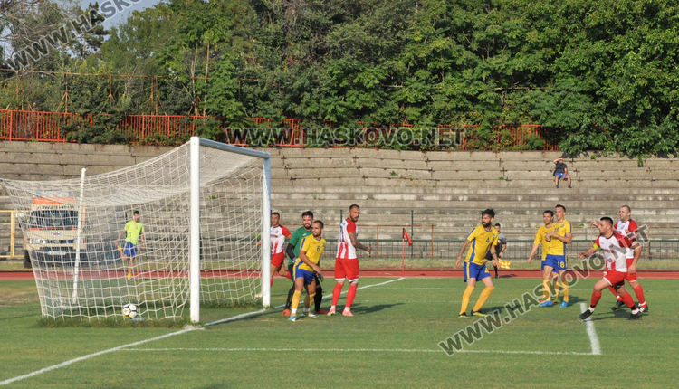ФК „Хасково” разби „Димитровград” с 4:1, Шекеров с червен картон