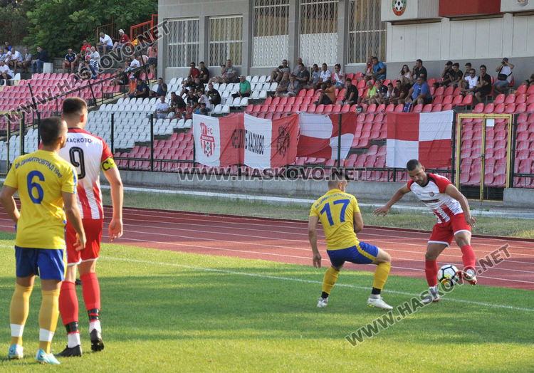ФК „Хасково” разби „Димитровград” с 4:1, Шекеров с червен картон