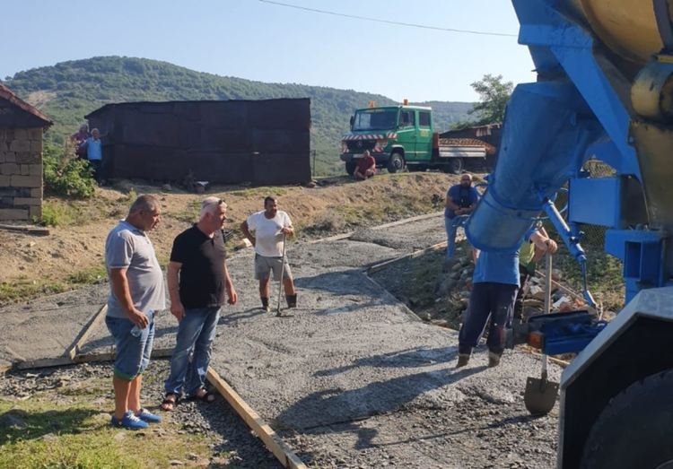 Стартира бетонирането на малки улици по селата в община Момчилград