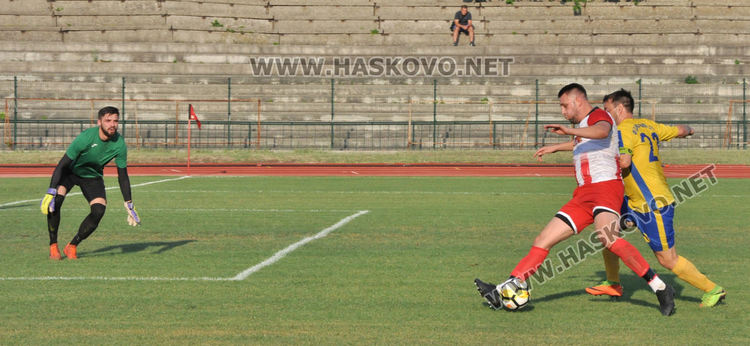 ФК „Хасково” разби „Димитровград” с 4:1, Шекеров с червен картон