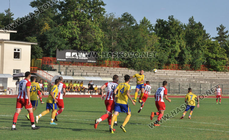 ФК „Хасково” разби „Димитровград” с 4:1, Шекеров с червен картон