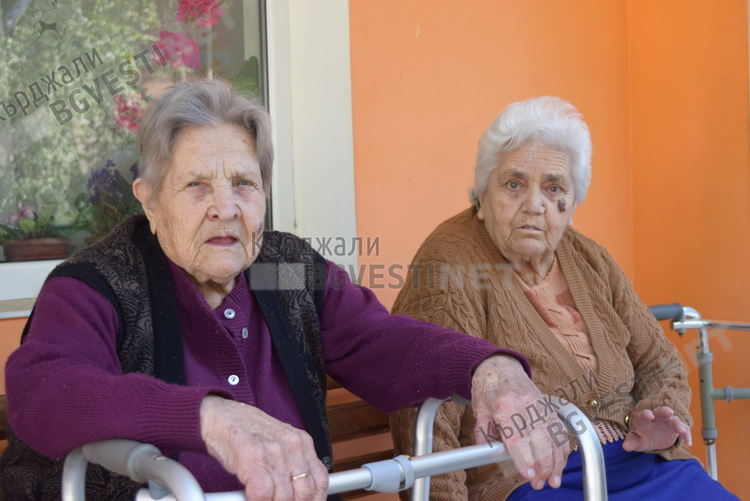 На дъното са Разград и Кърджали, където пенсиите са съответно 295,21 лв. и 296,15 лв. 