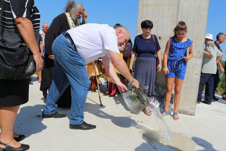 Литургия и освещаване на 15-метров кръст за годишнината на Любимец