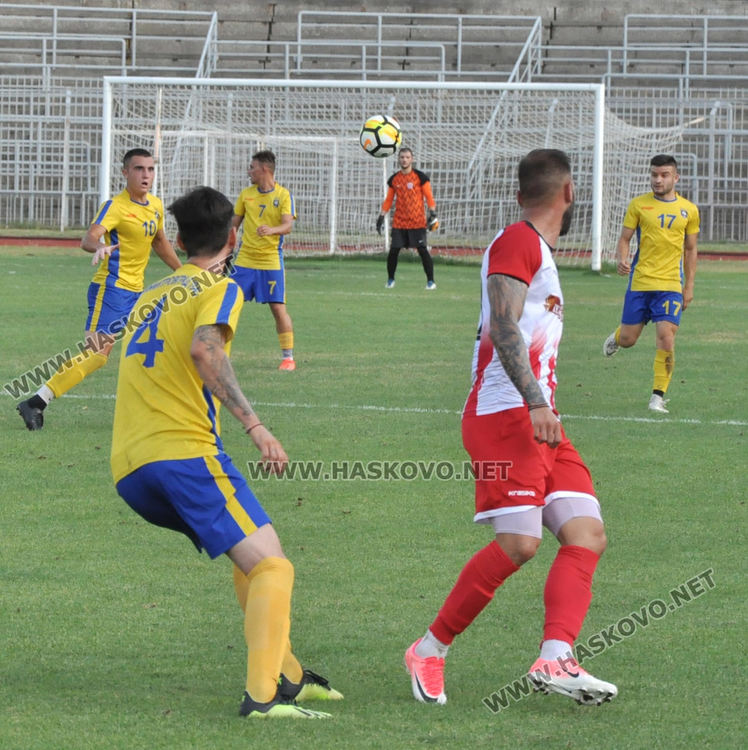 ФК „Хасково” разби „Димитровград” с 4:1, Шекеров с червен картон