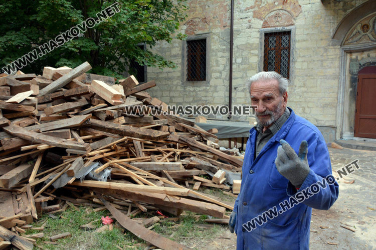 Подготвят биографична книга за отец Антони Енев