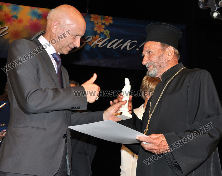 Подготвят биографична книга за отец Антони Енев