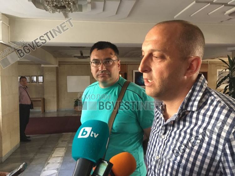 Янко Карамитев, председател на Национално сдружение на собственици на недържавни гори: Много ще е трудно да издържим тези два месеца, в които не трябва да се влиза в гората. Не само за собствениците, но и за всички по веригата, добив и преработване.   Над 50 хил.дк.частни гори попадат в зоната за карантина и за два месеца са под забрана за достъп