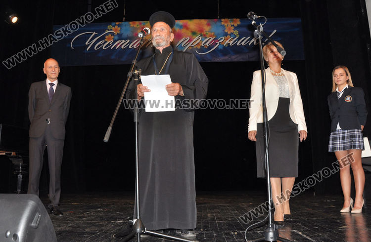 Подготвят биографична книга за отец Антони Енев